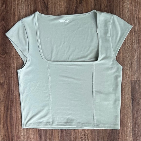 NWT ABERCROMBIE & FITCH Soft Seamless Square Neck Cap Sleeve Tee Minimalist Sz L - Picture 2 of 10
